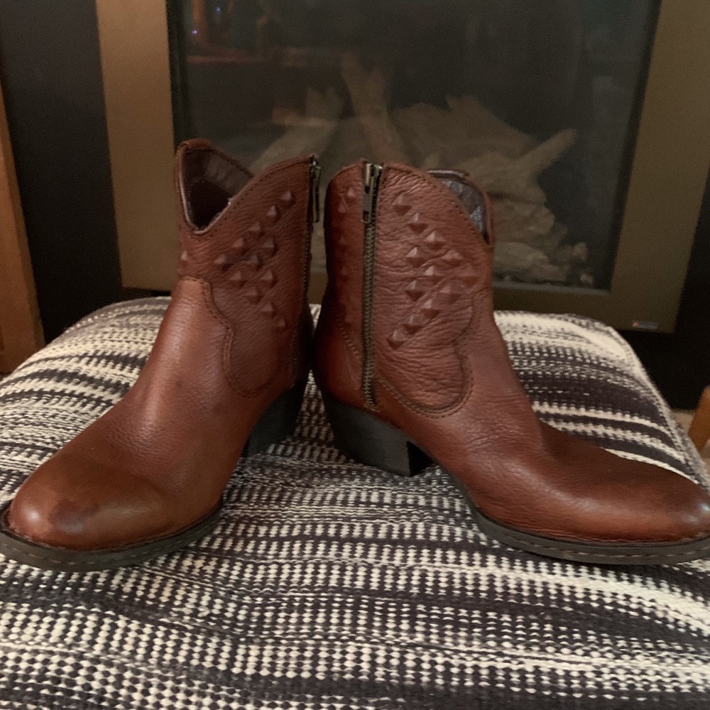 Born Riveted Cowboy Booties 7.5